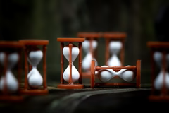 [MDGSKS0333] Painted Plastic Resource Tokens Hourglass (10)